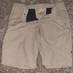 Lululemon Men’s ABC shorts 34 W